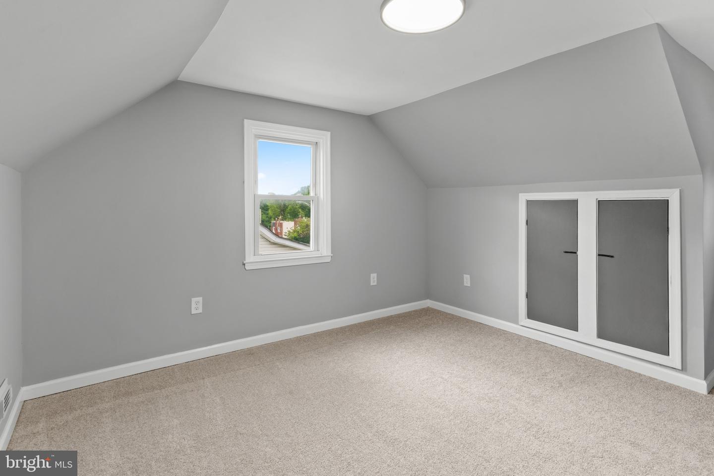 5515 Stonington Ave Property Photo 7