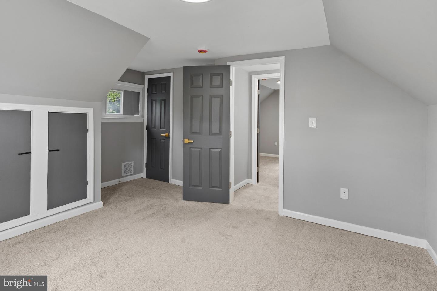 5515 Stonington Ave Property Photo 8