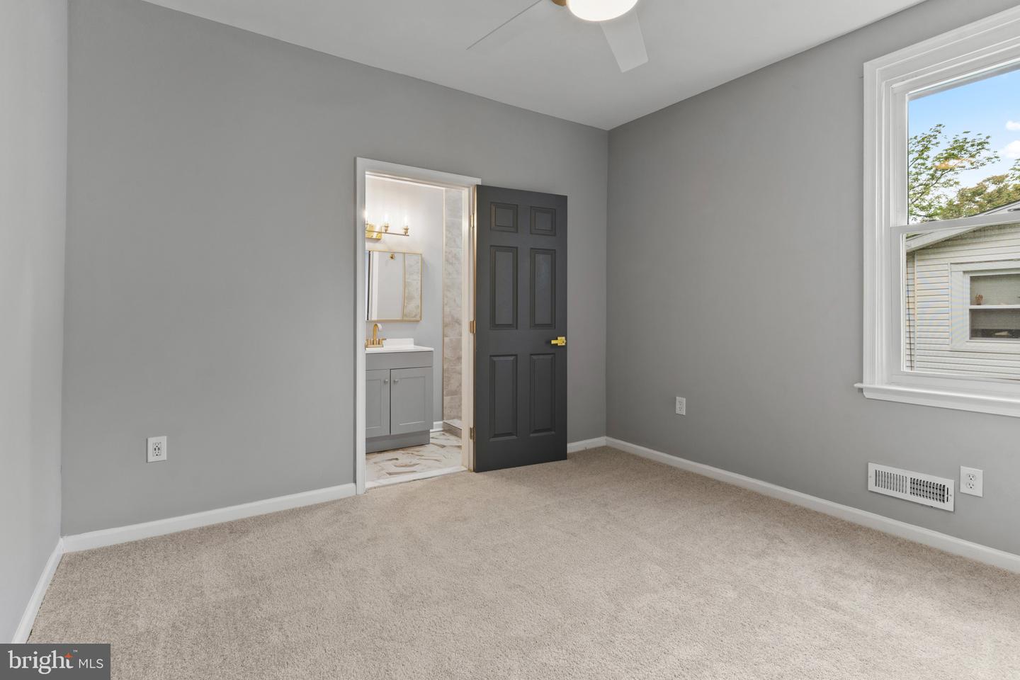 5515 Stonington Ave Property Photo 9