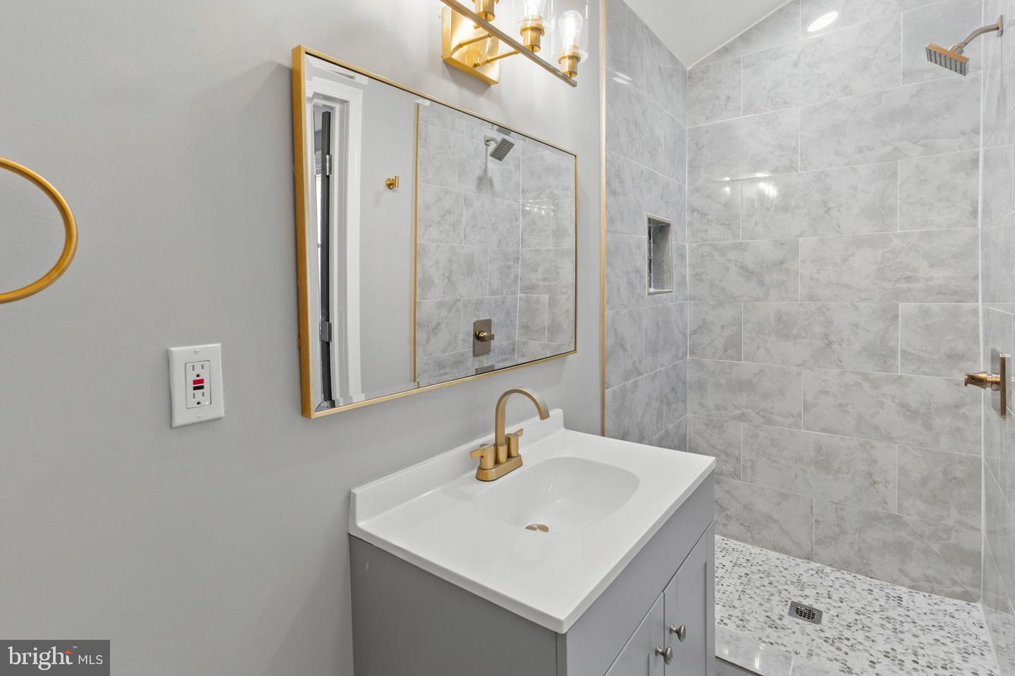 5515 Stonington Ave Property Photo 10