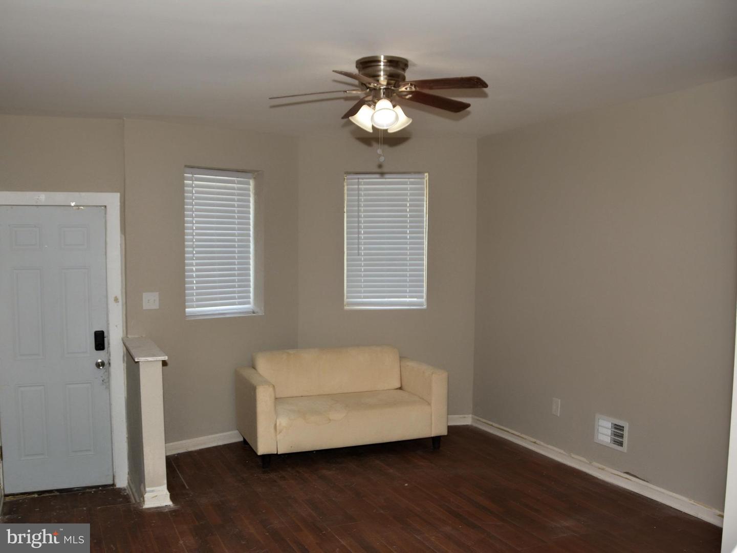 2929 Walbrook Ave Property Photo 3
