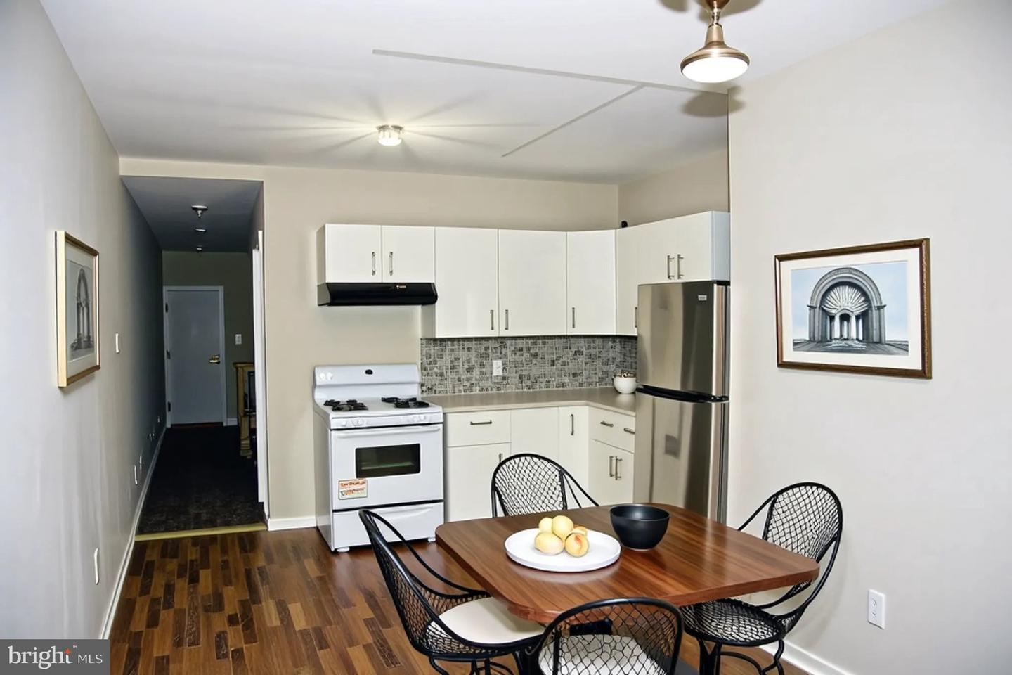 2929 Walbrook Ave Property Photo 4