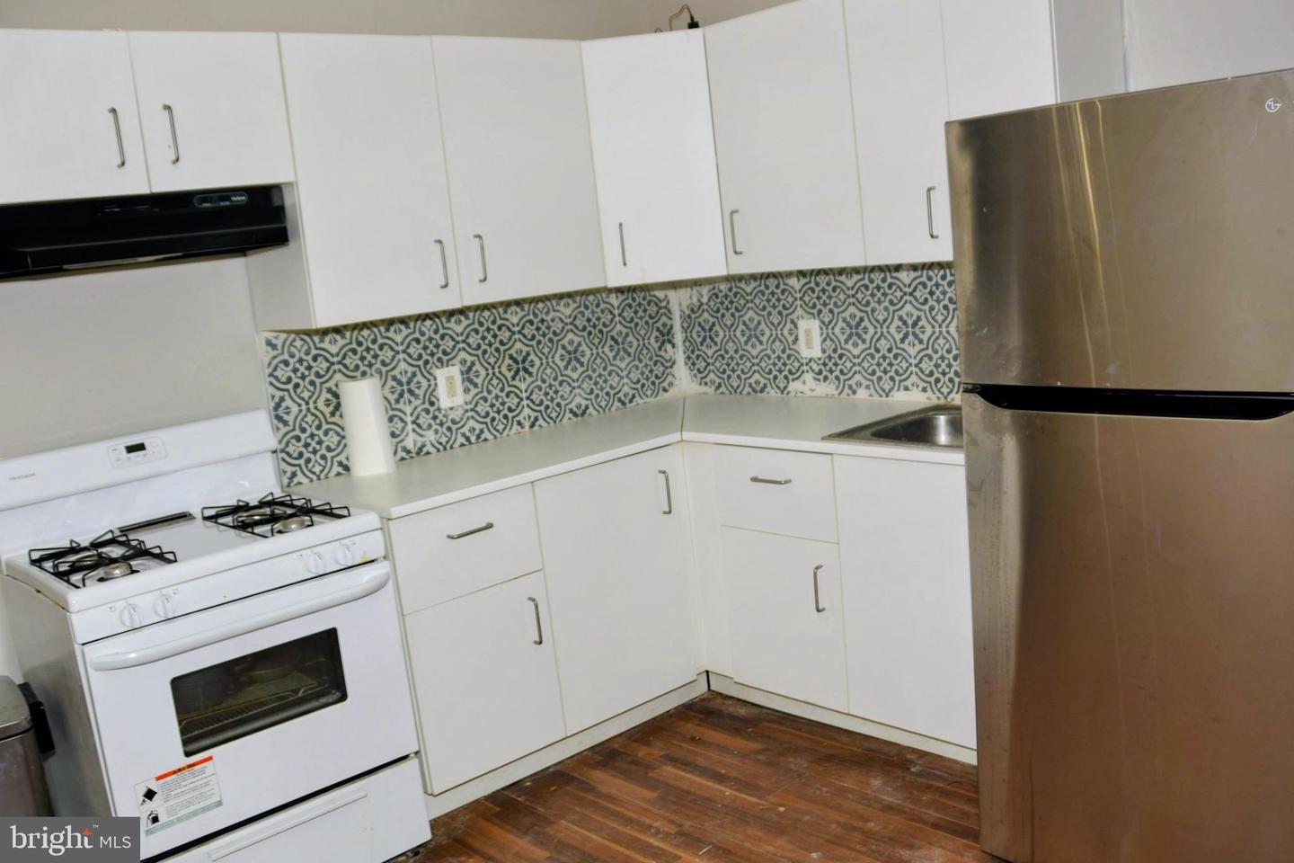 2929 Walbrook Ave Property Photo 5