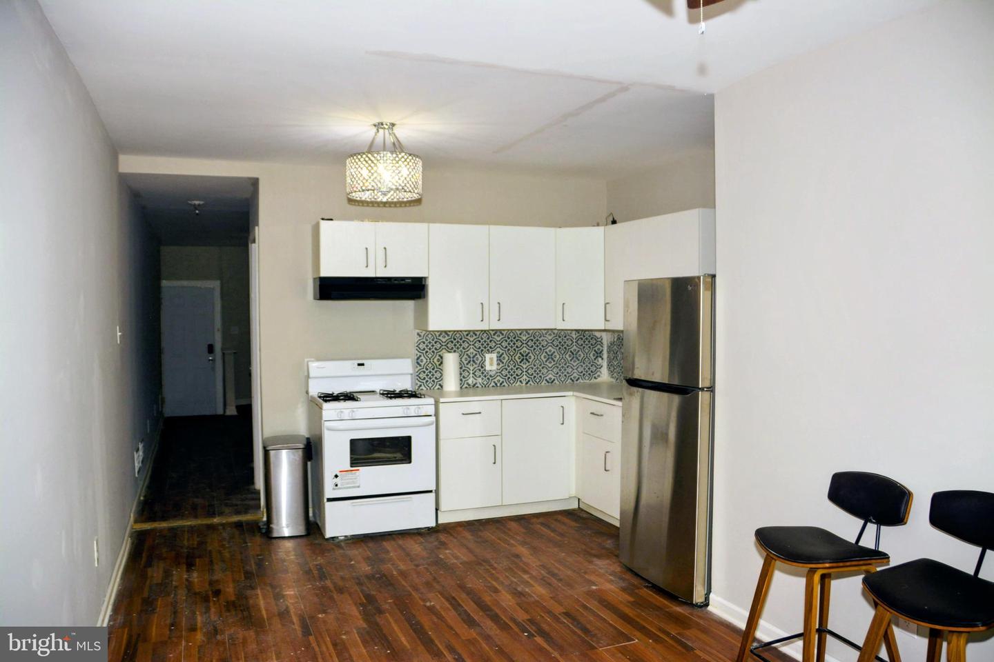 2929 Walbrook Ave Property Photo 6