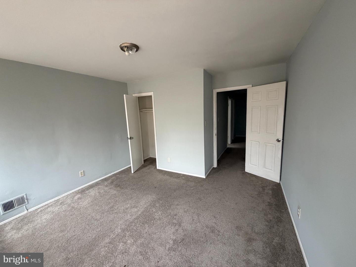 2845 Harlem Ave Property Photo 5