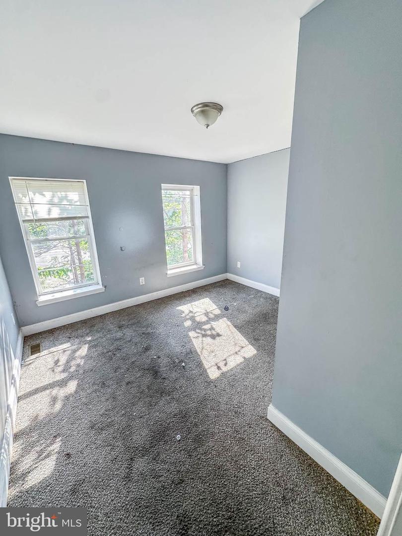 1323 N Milton Ave Property Photo 8
