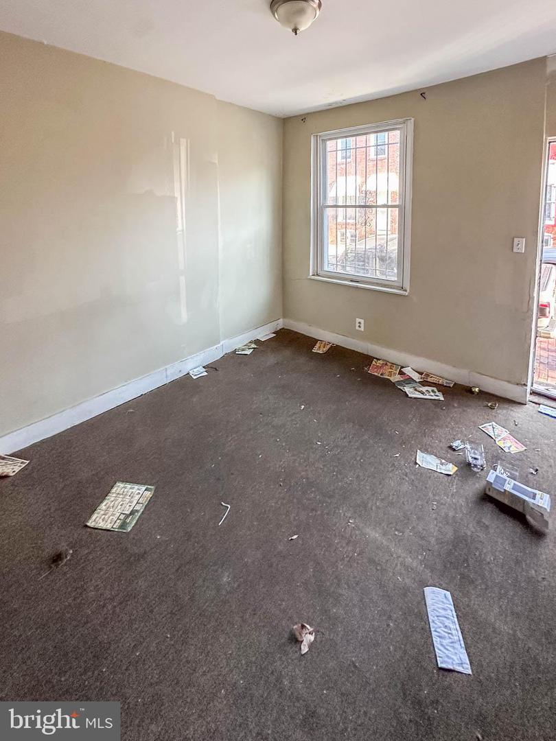 2629 Llewelyn Ave Property Photo 2