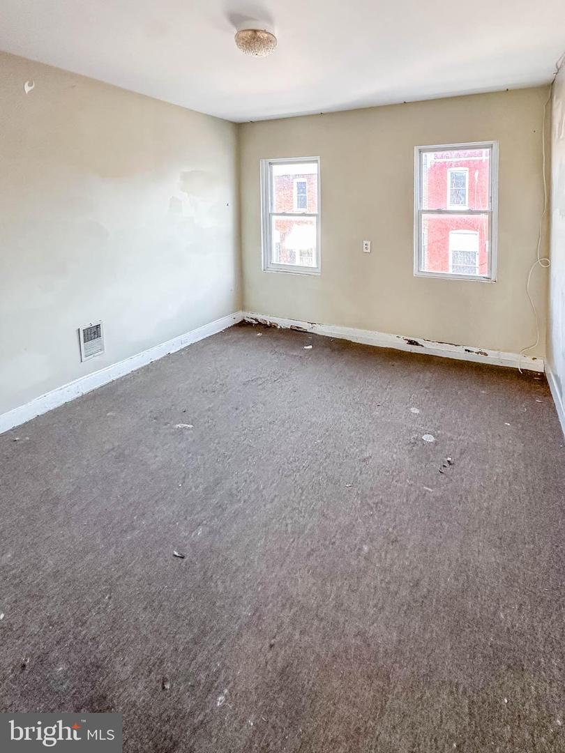 2629 Llewelyn Ave Property Photo 5
