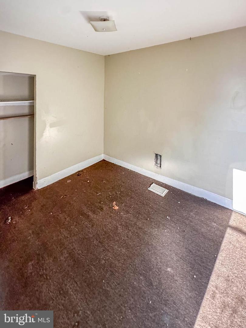 2629 Llewelyn Ave Property Photo 6