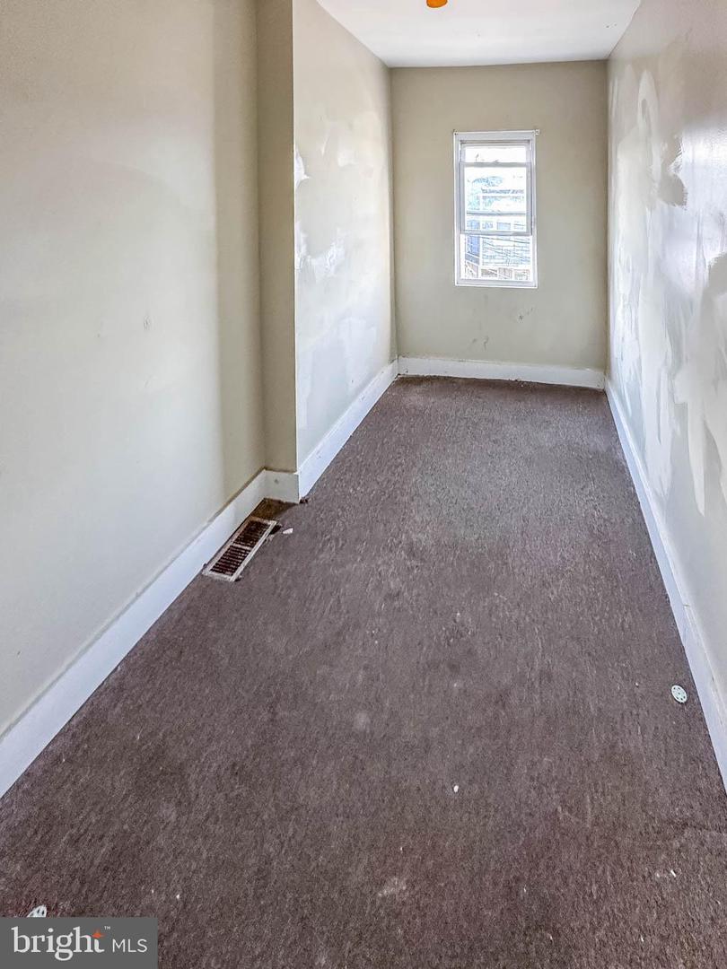 2629 Llewelyn Ave Property Photo 8