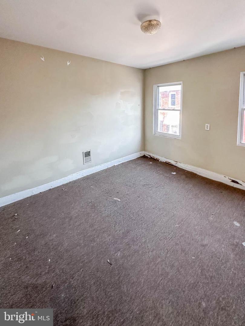 2629 Llewelyn Ave Property Photo 9