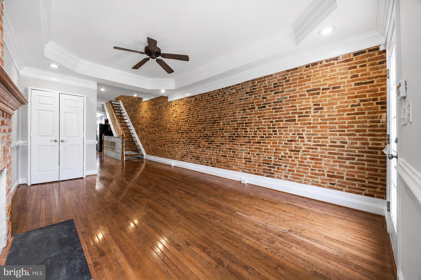 109 Fort Ave W Property Photo 2