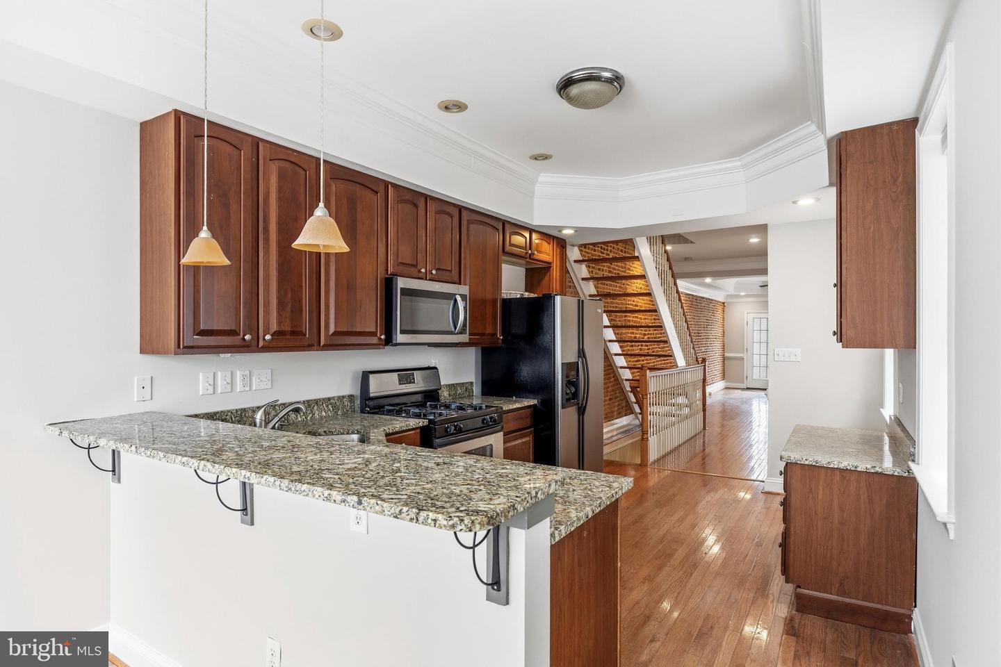 109 Fort Ave W Property Photo 6