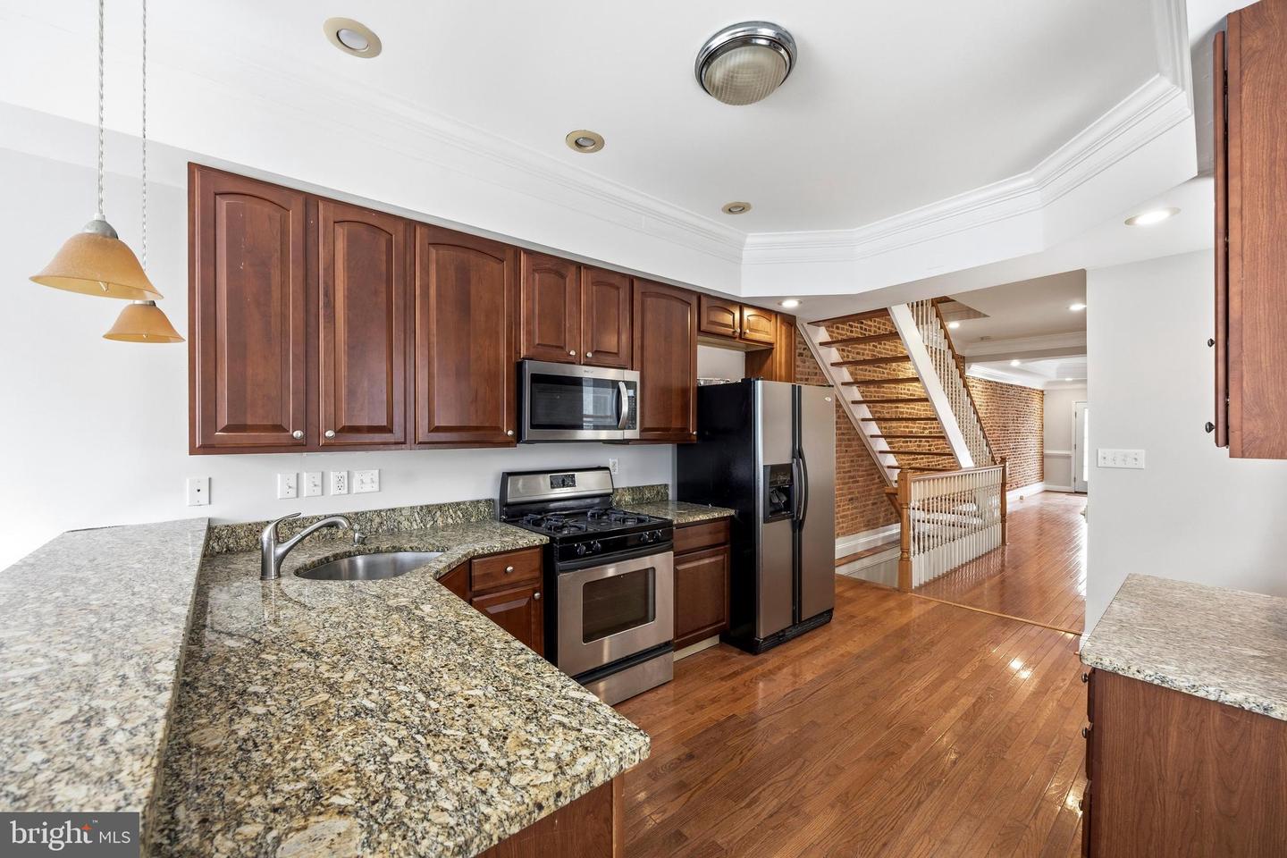 109 Fort Ave W Property Photo 7