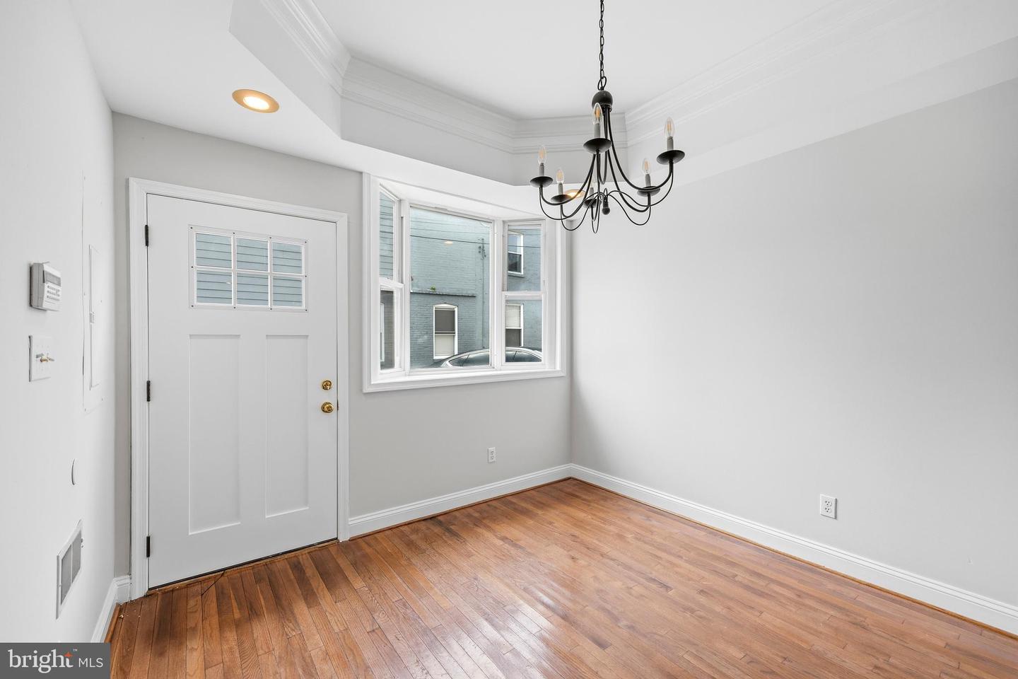 109 Fort Ave W Property Photo 8