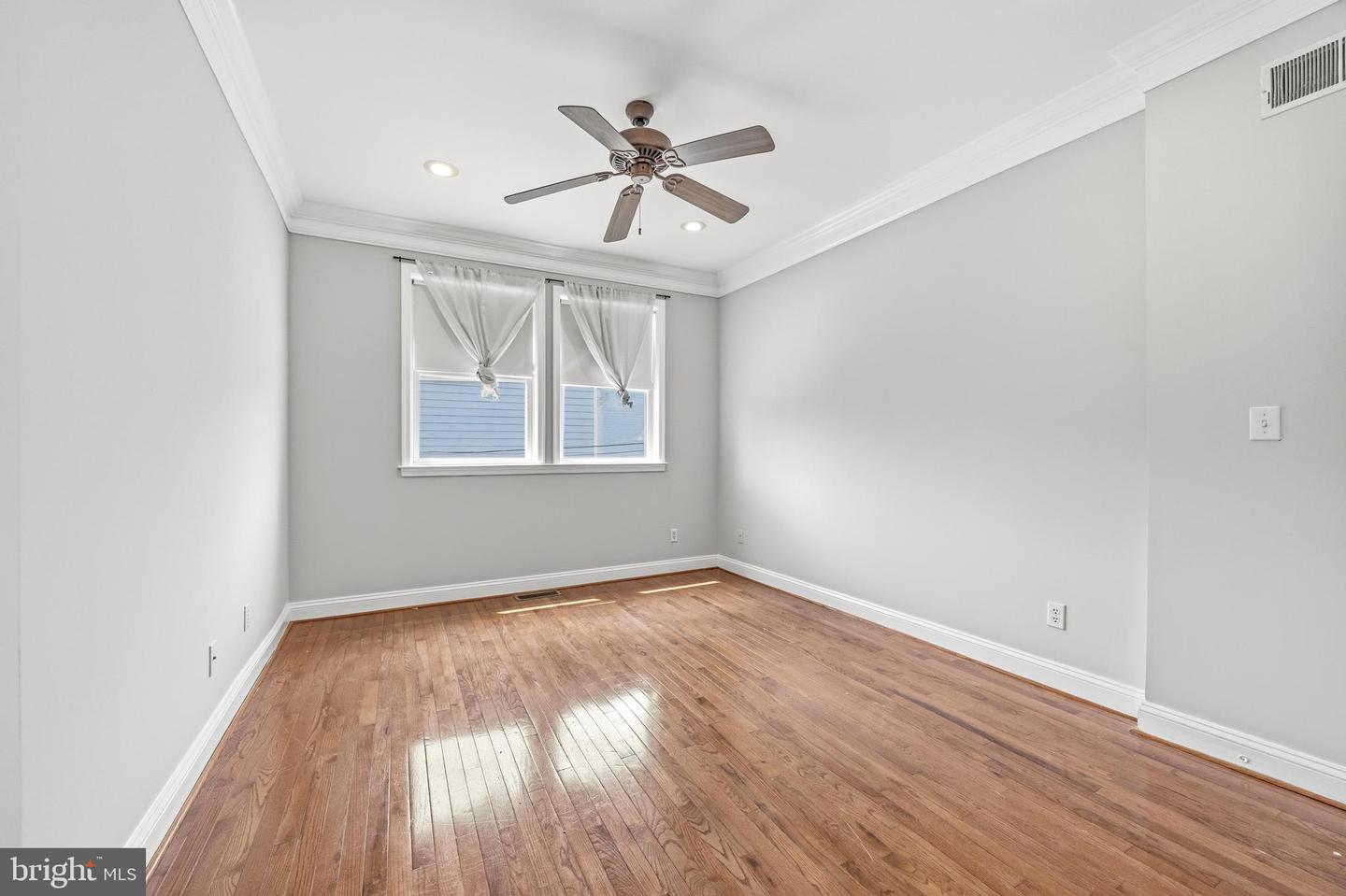 109 Fort Ave W Property Photo 11