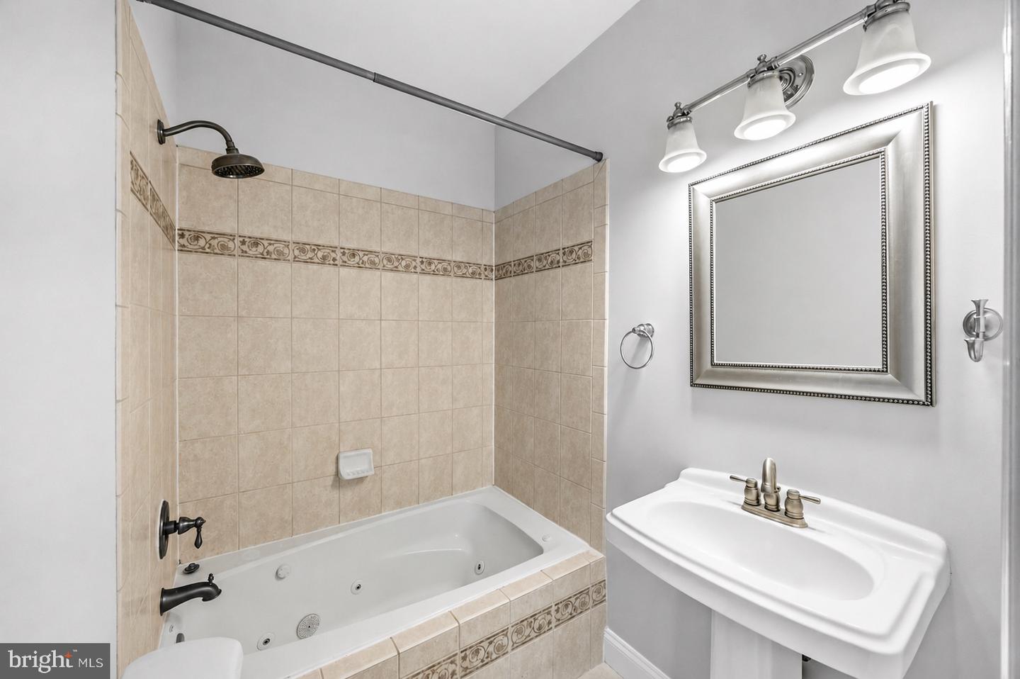 109 Fort Ave W Property Photo 12