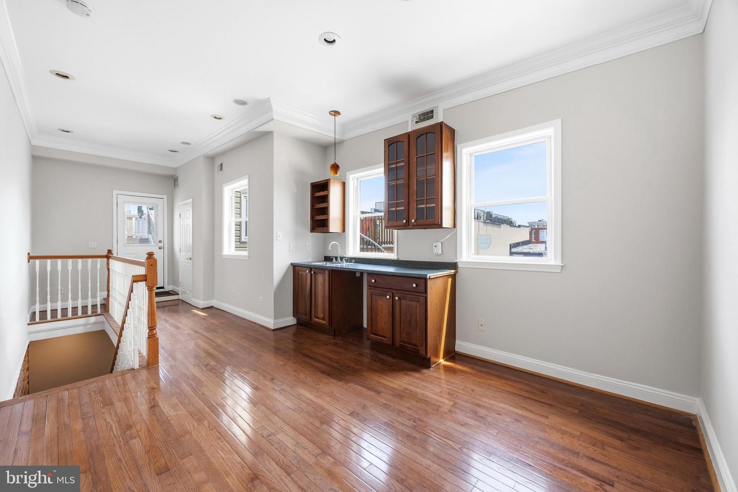 109 Fort Ave W Property Photo 16