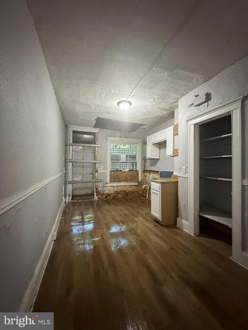 2425 Mcculloh St Property Photo 8