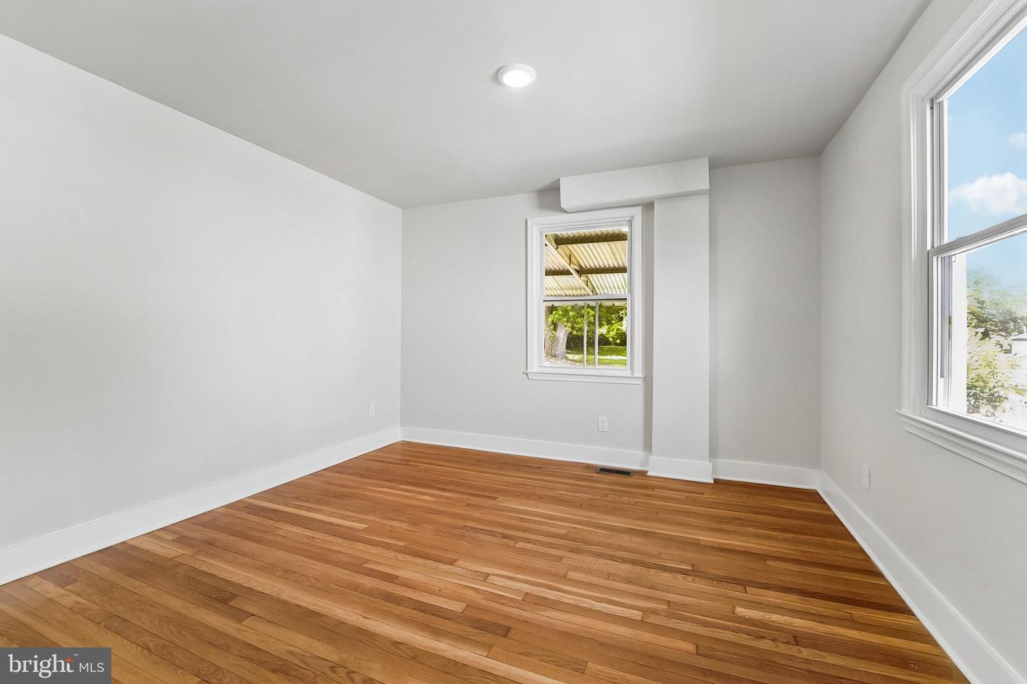 5404 Radecke Ave Property Photo 17