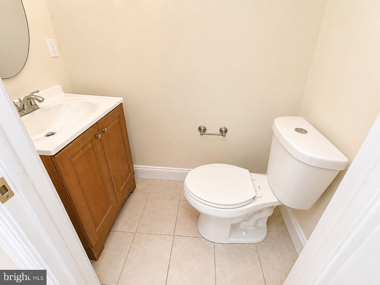 25 W North Ave Property Photo 5