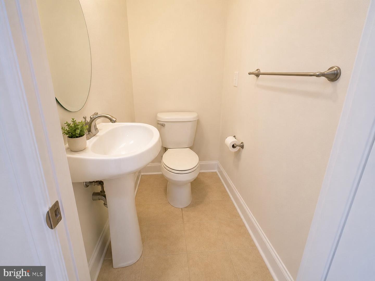 25 W North Ave Property Photo 13