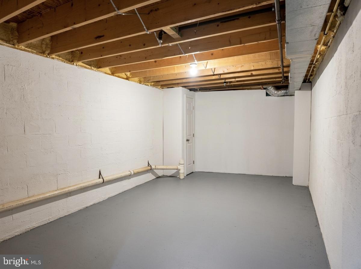 2410 E Fayette St Property Photo 9