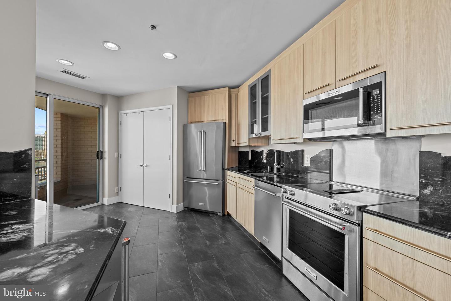 100 Harborview Dr #1610 Property Photo 13