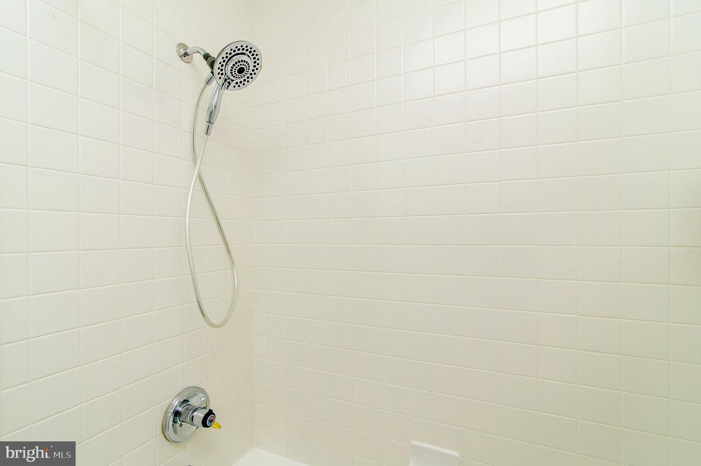 100 Harborview Dr #1610 Property Photo 33