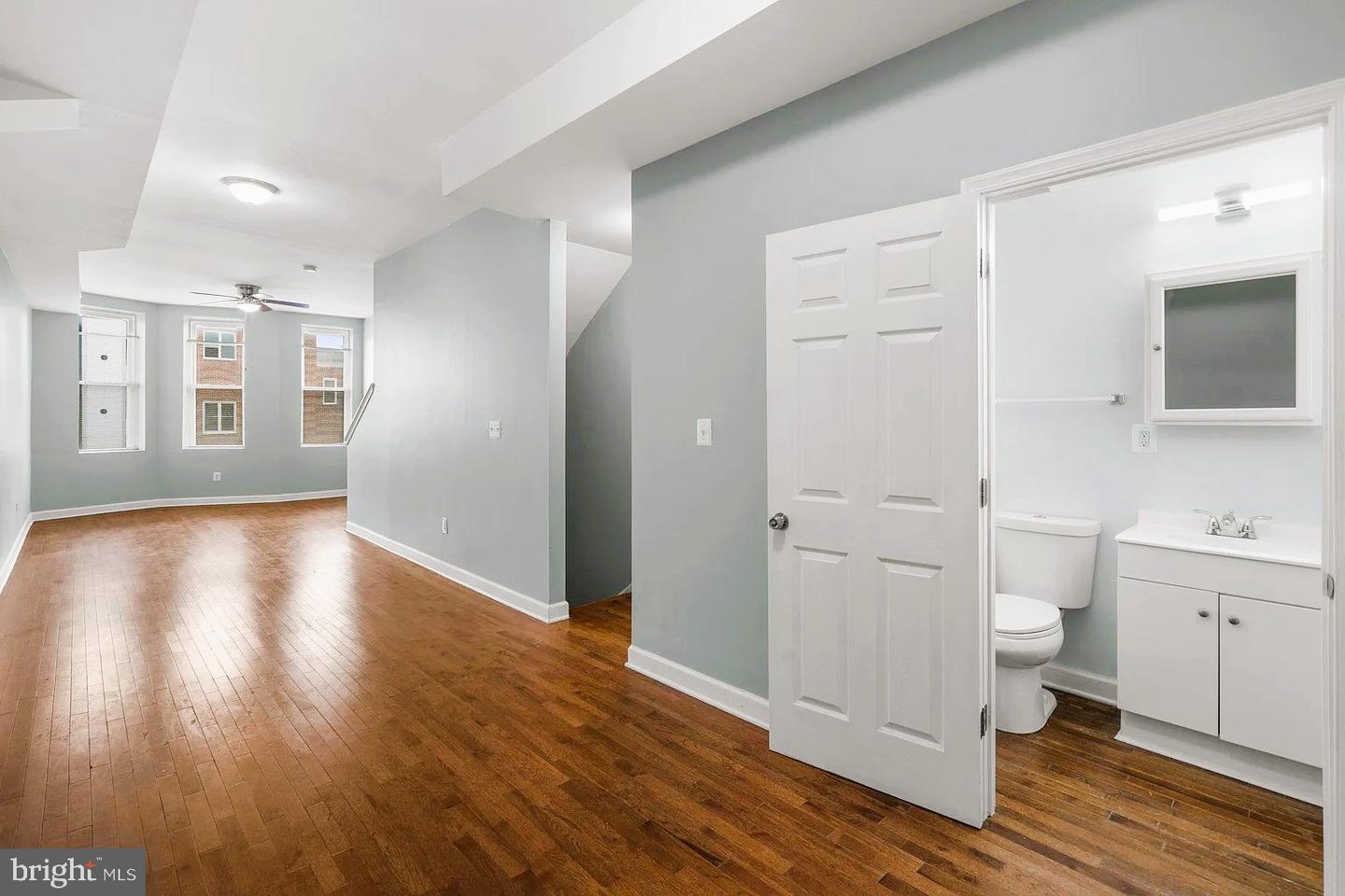 1912 W Baltimore St #2 Property Photo 5