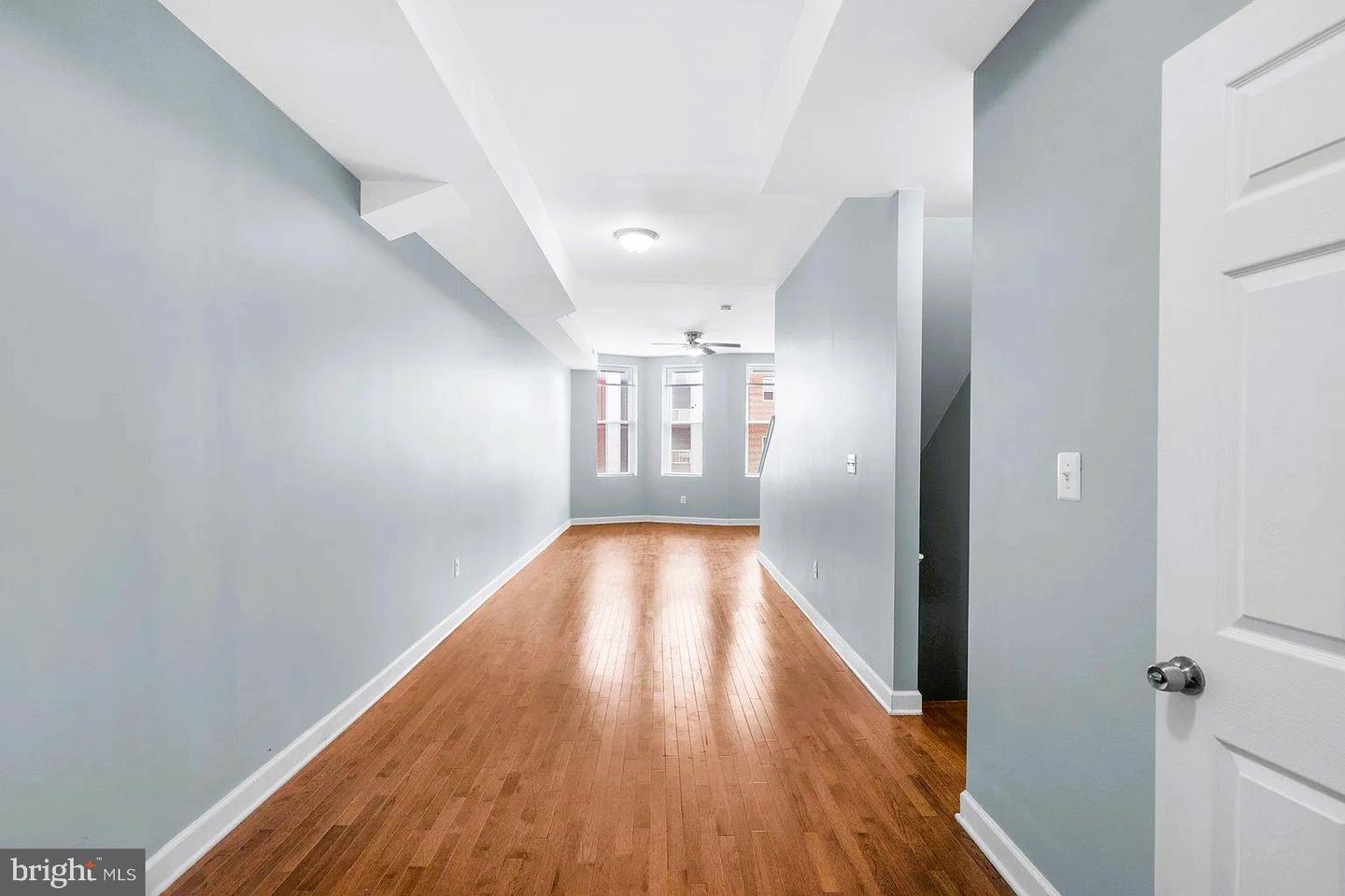 1912 W Baltimore St #2 Property Photo 6