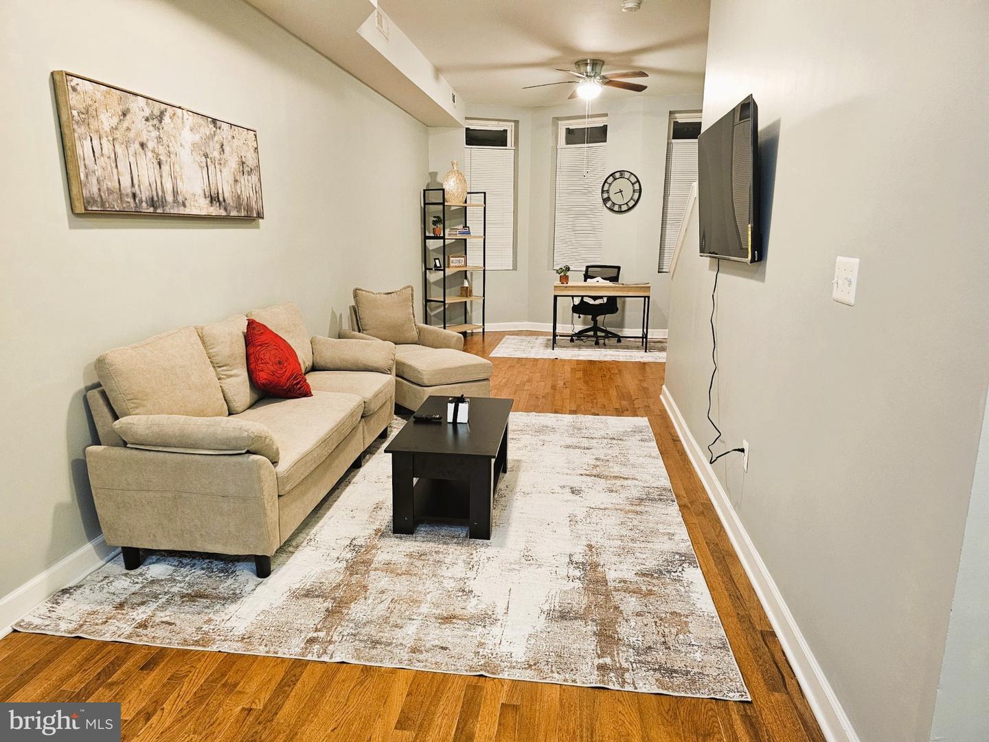 1912 W Baltimore St #2 Property Photo 7