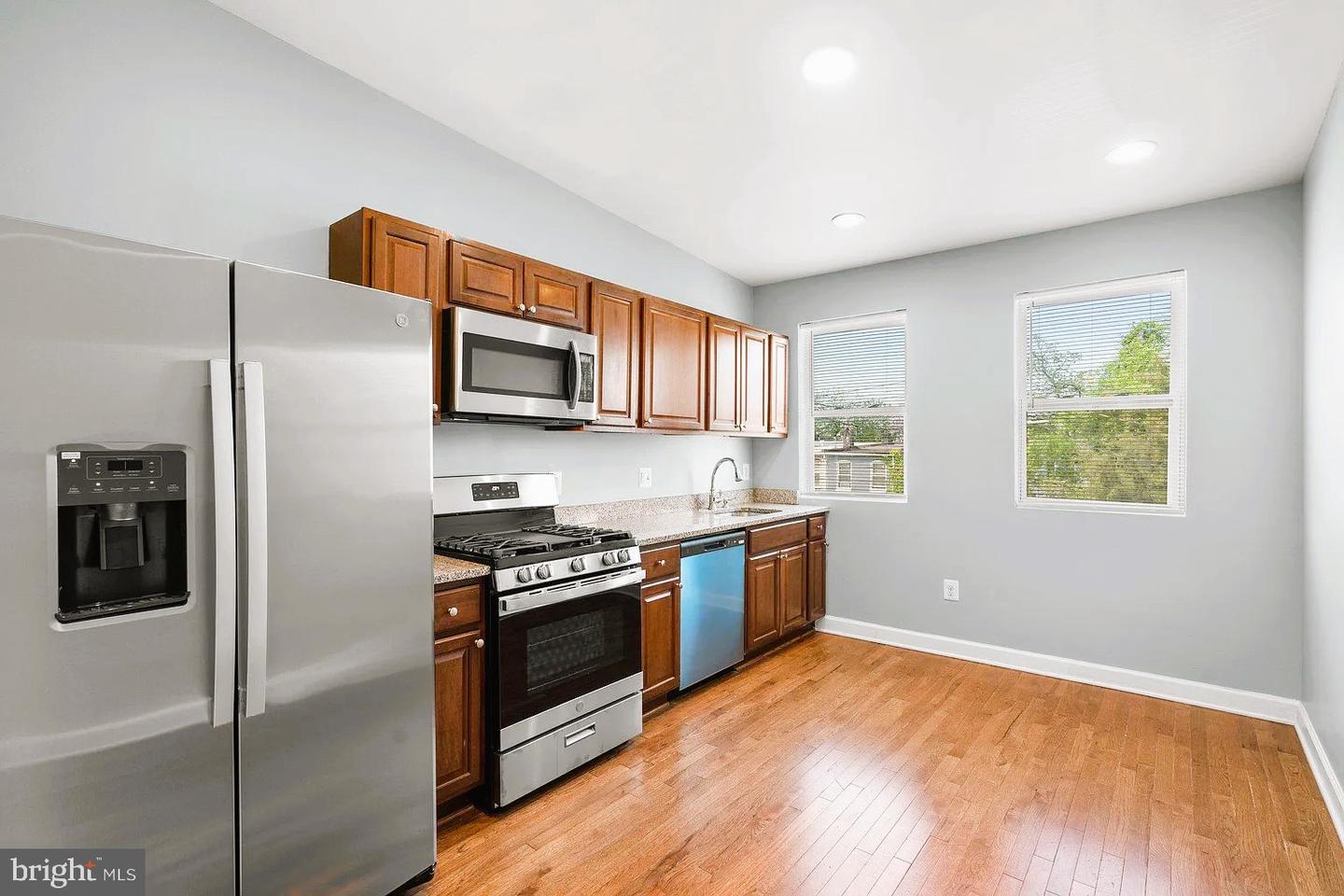 1912 W Baltimore St #2 Property Photo 9