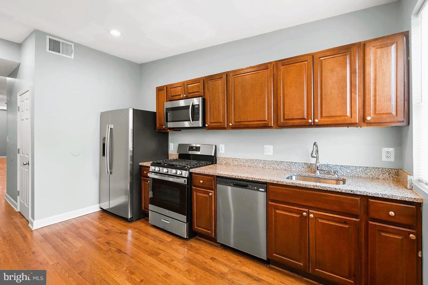1912 W Baltimore St #2 Property Photo 11