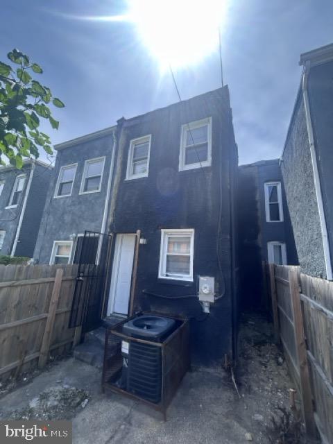 1535 Holbrook St Property Photo 29