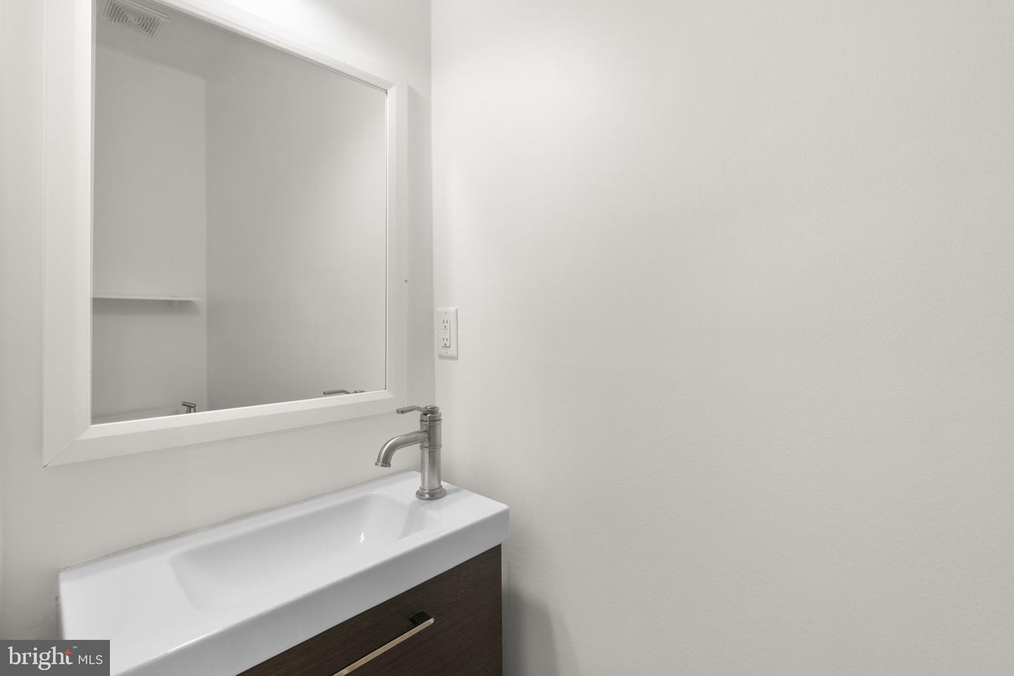 745 W Cross St Property Photo 10