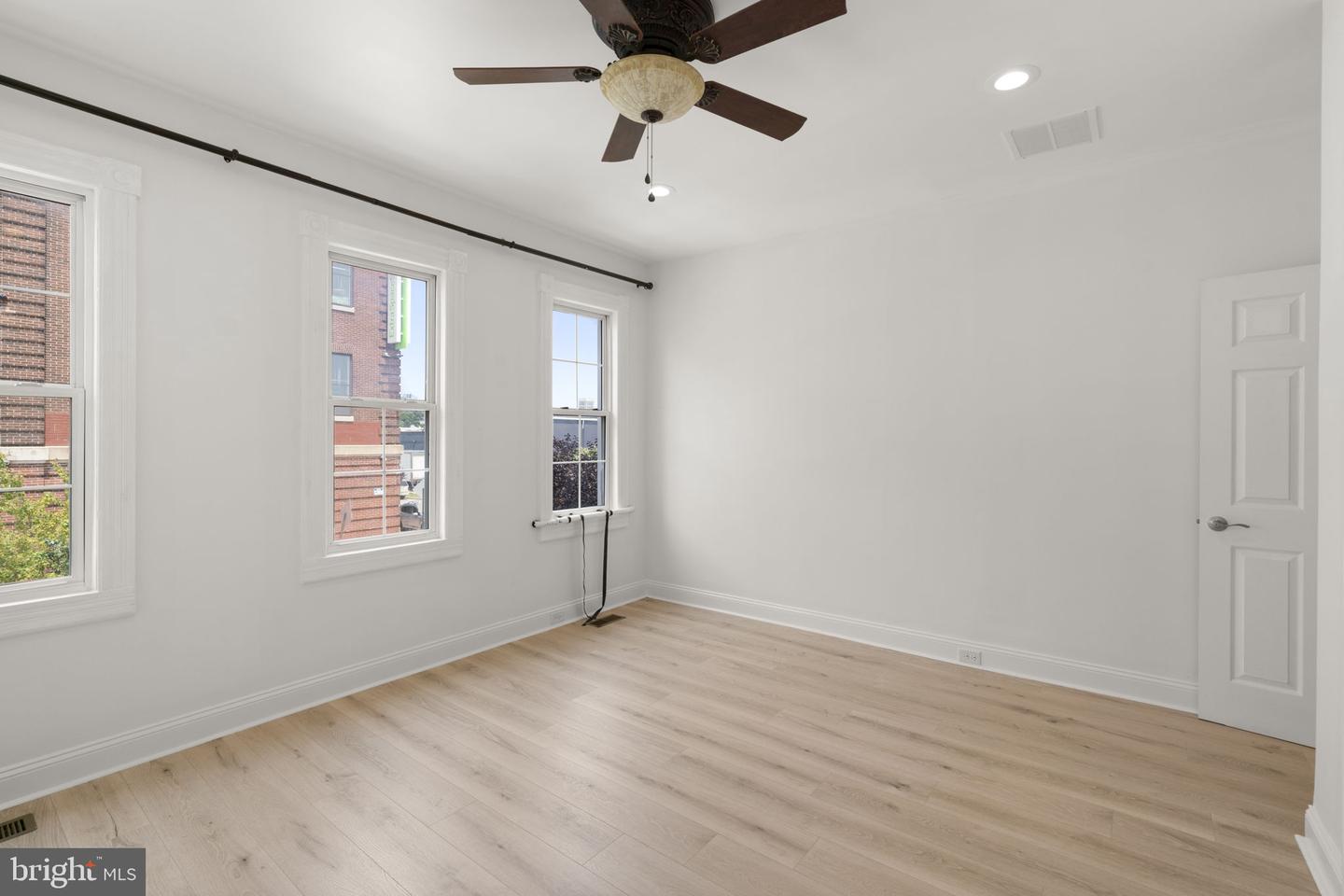 745 W Cross St Property Photo 23