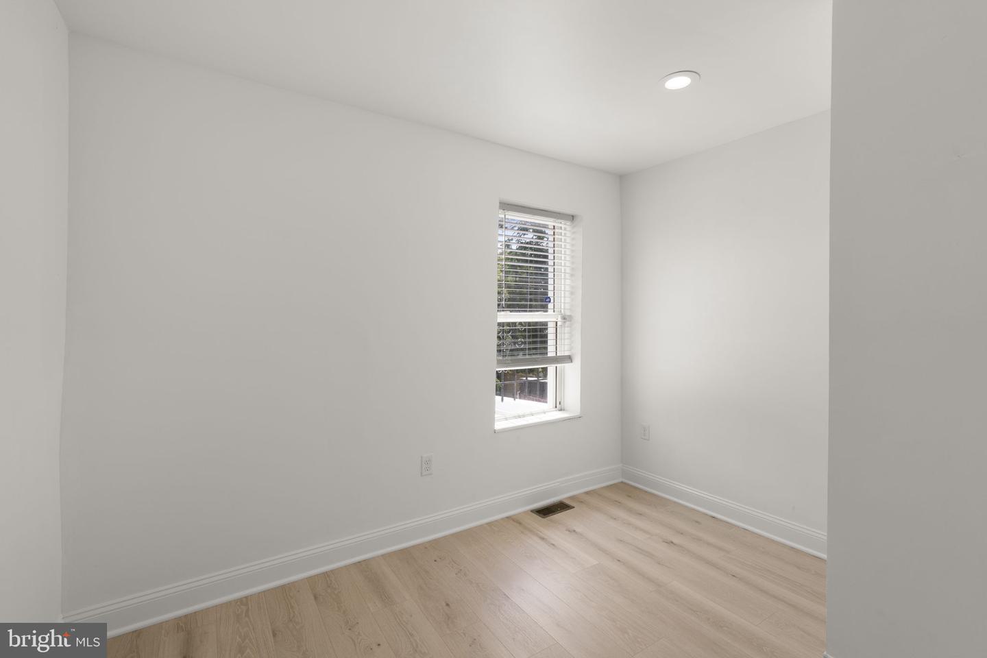 745 W Cross St Property Photo 27