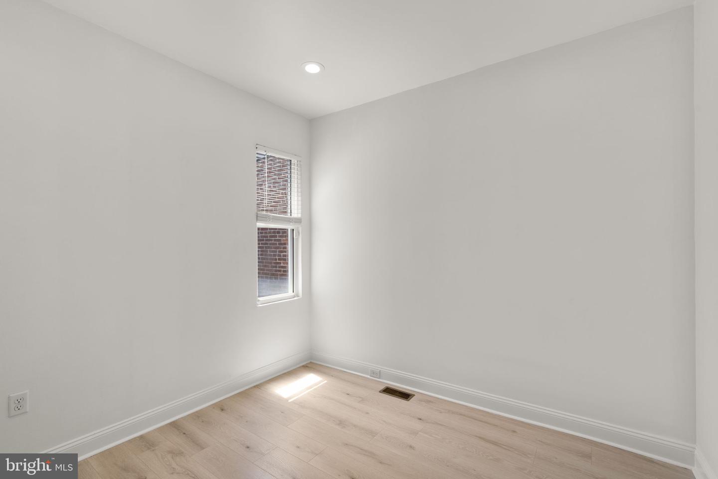 745 W Cross St Property Photo 33