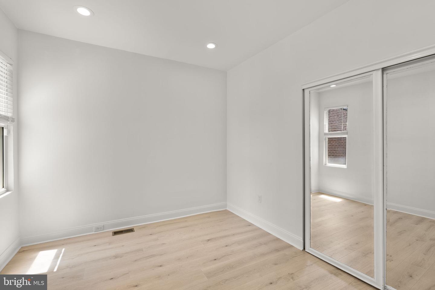 745 W Cross St Property Photo 34