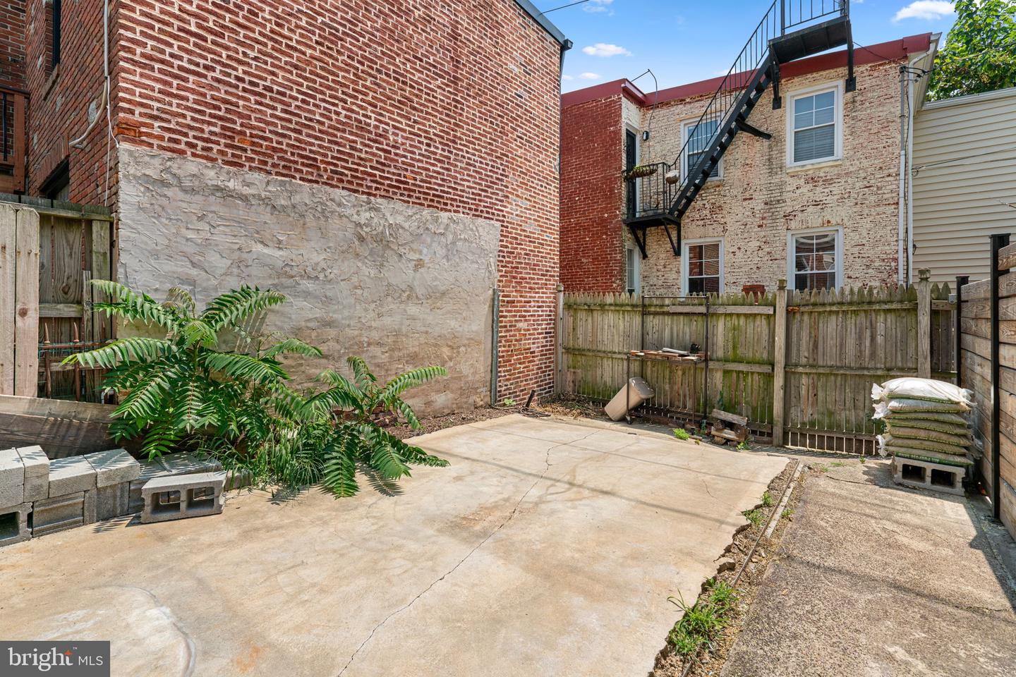 745 W Cross St Property Photo 39