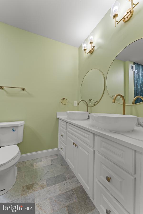 2528 Ashland Ave Property Photo 29
