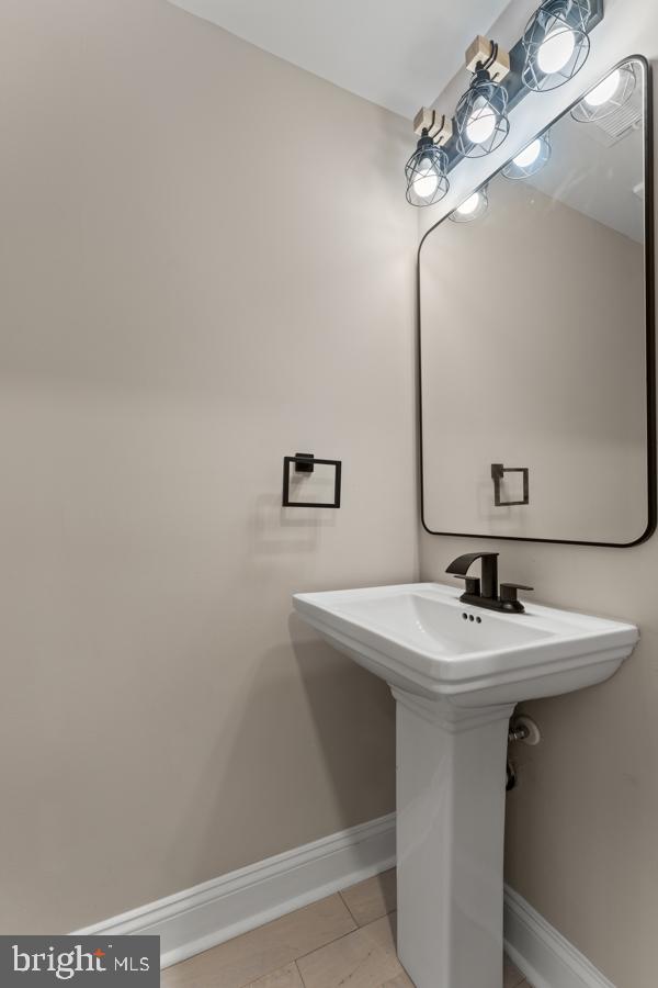 2528 Ashland Ave Property Photo 33