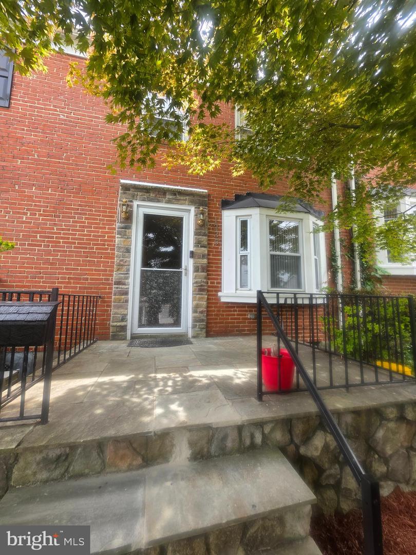 1235 LIMIT AVE Property Photo 1