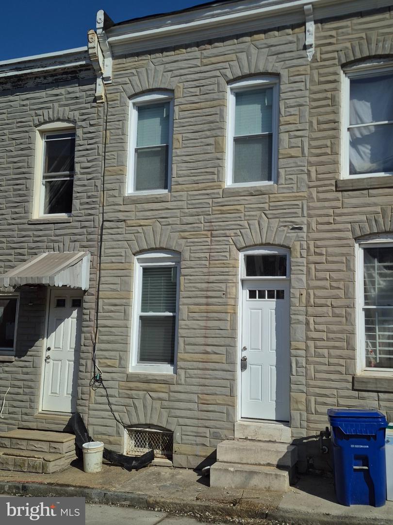 707 N DUNCAN ST Property Photo 1