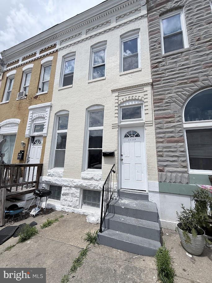 2304 E Lafayette Ave Property Photo 1