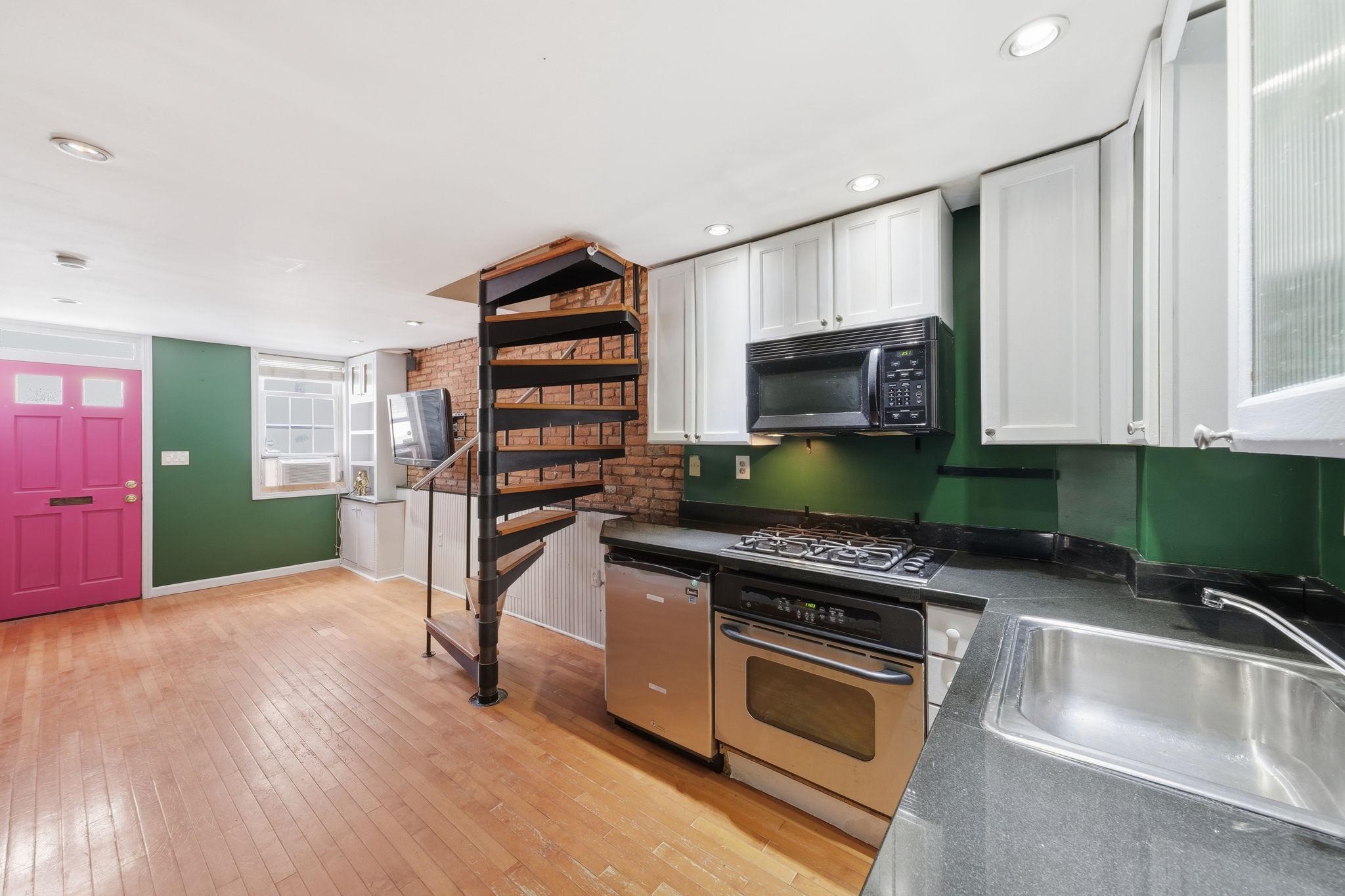708 S Durham St Property Photo 4