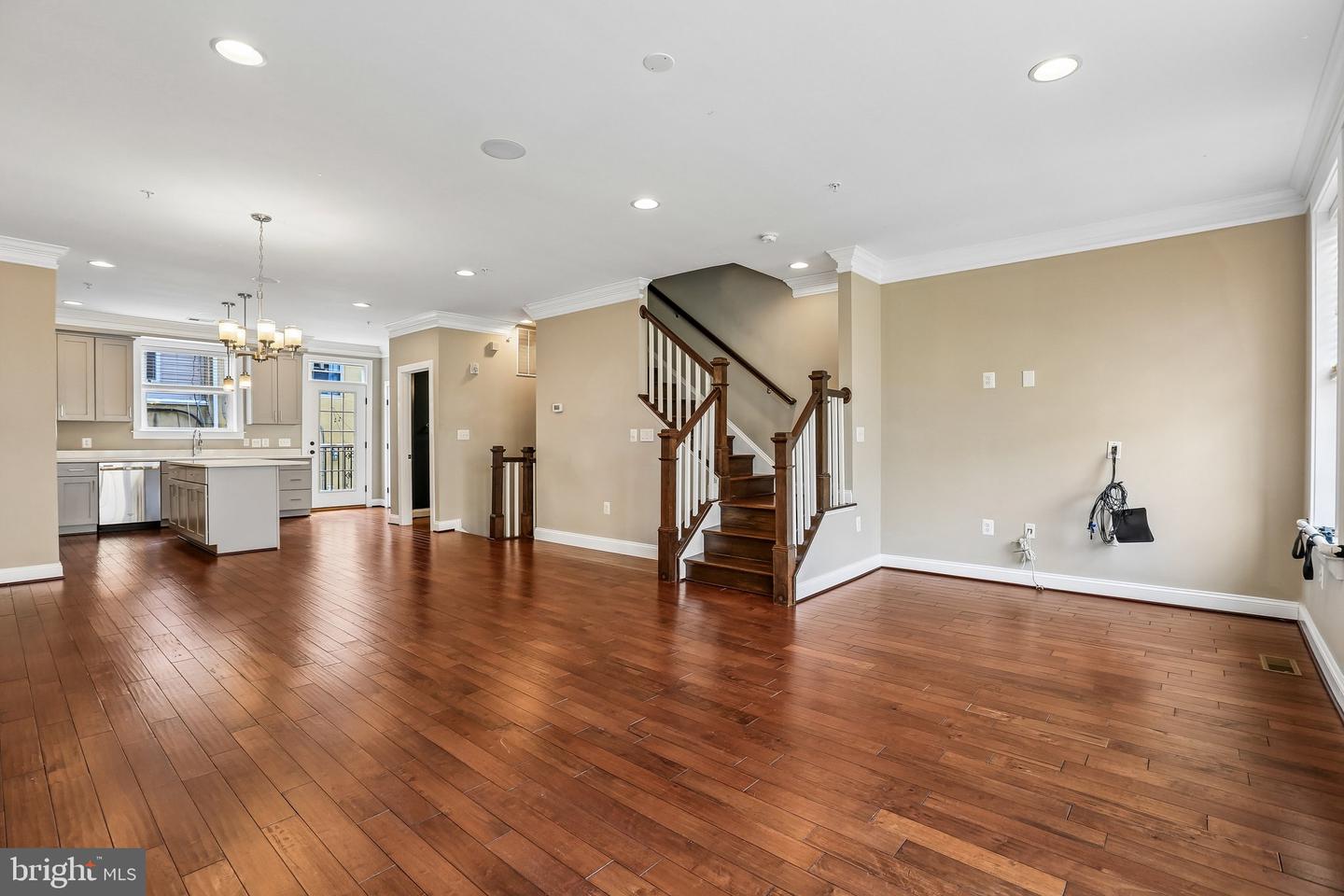 1003 S Belnord Ave Property Photo 6