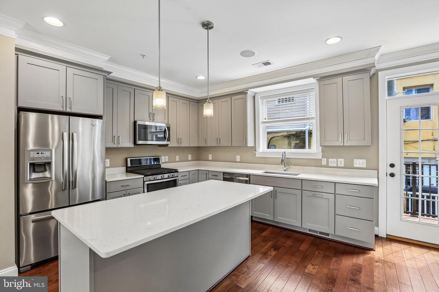 1003 S Belnord Ave Property Photo 11