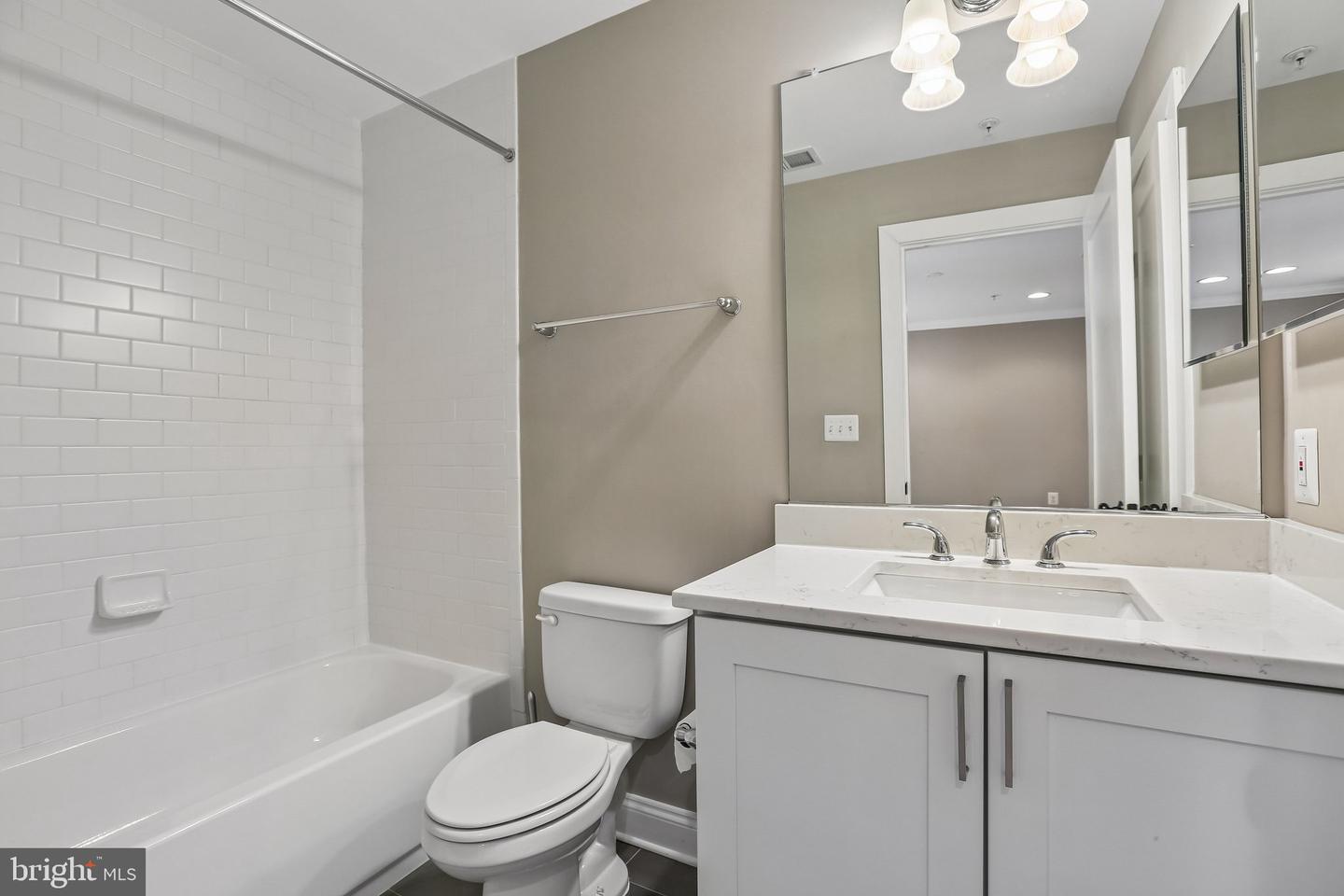 1003 S Belnord Ave Property Photo 20